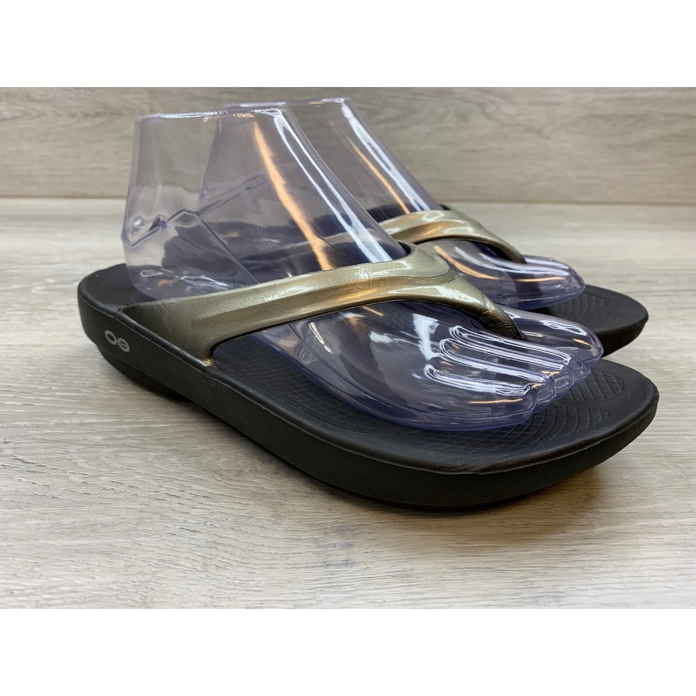 Oofos OOlala Luxe Women's Recovery Sandals Black Latte Metallic Flip Flops 8